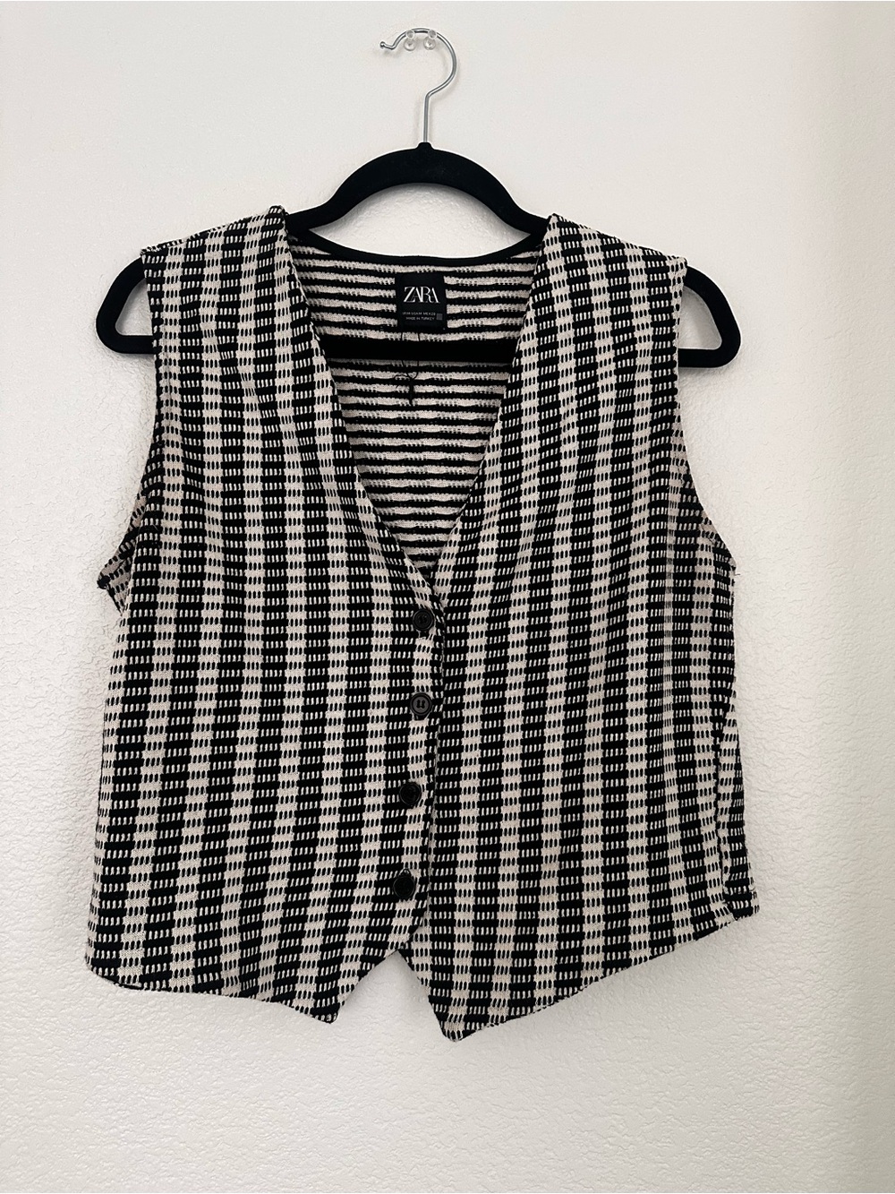 Zara Black and White Checked Sleeveless Button-Front Top
